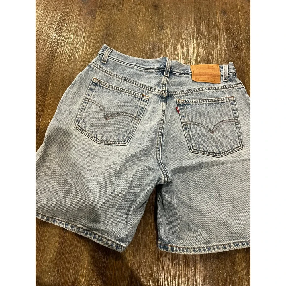 Levis 550 Vintage Relaxed Fit Denim Shorts Light Wash Blue High Waisted 31 Waist